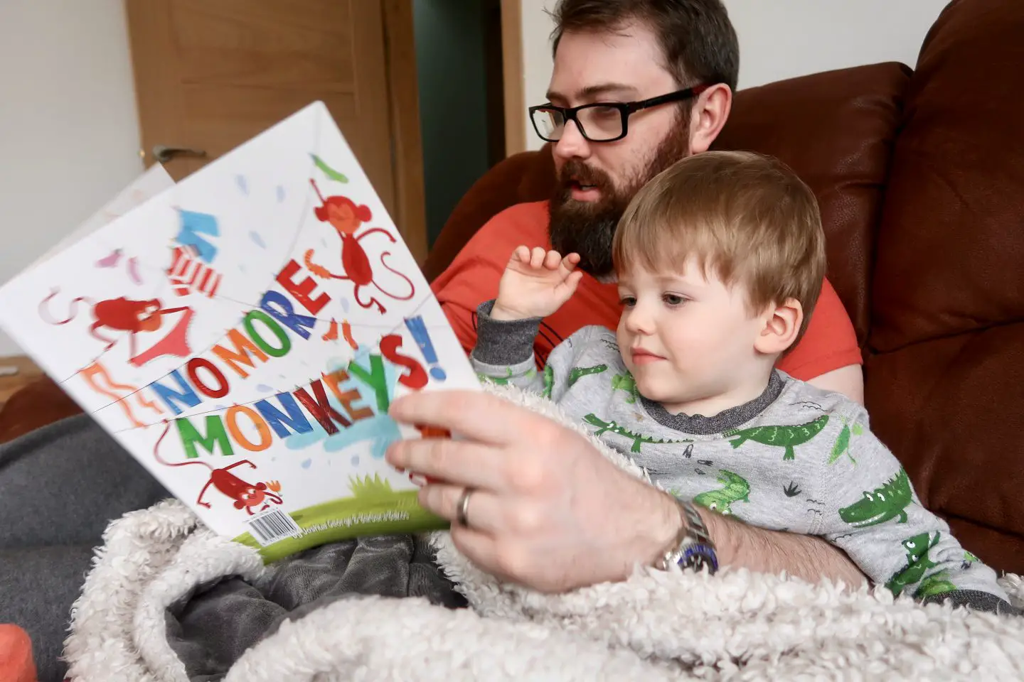5 Tips For Encouraging Speech In Toddlers | Reading Stories With Daddy https://oddhogg.com