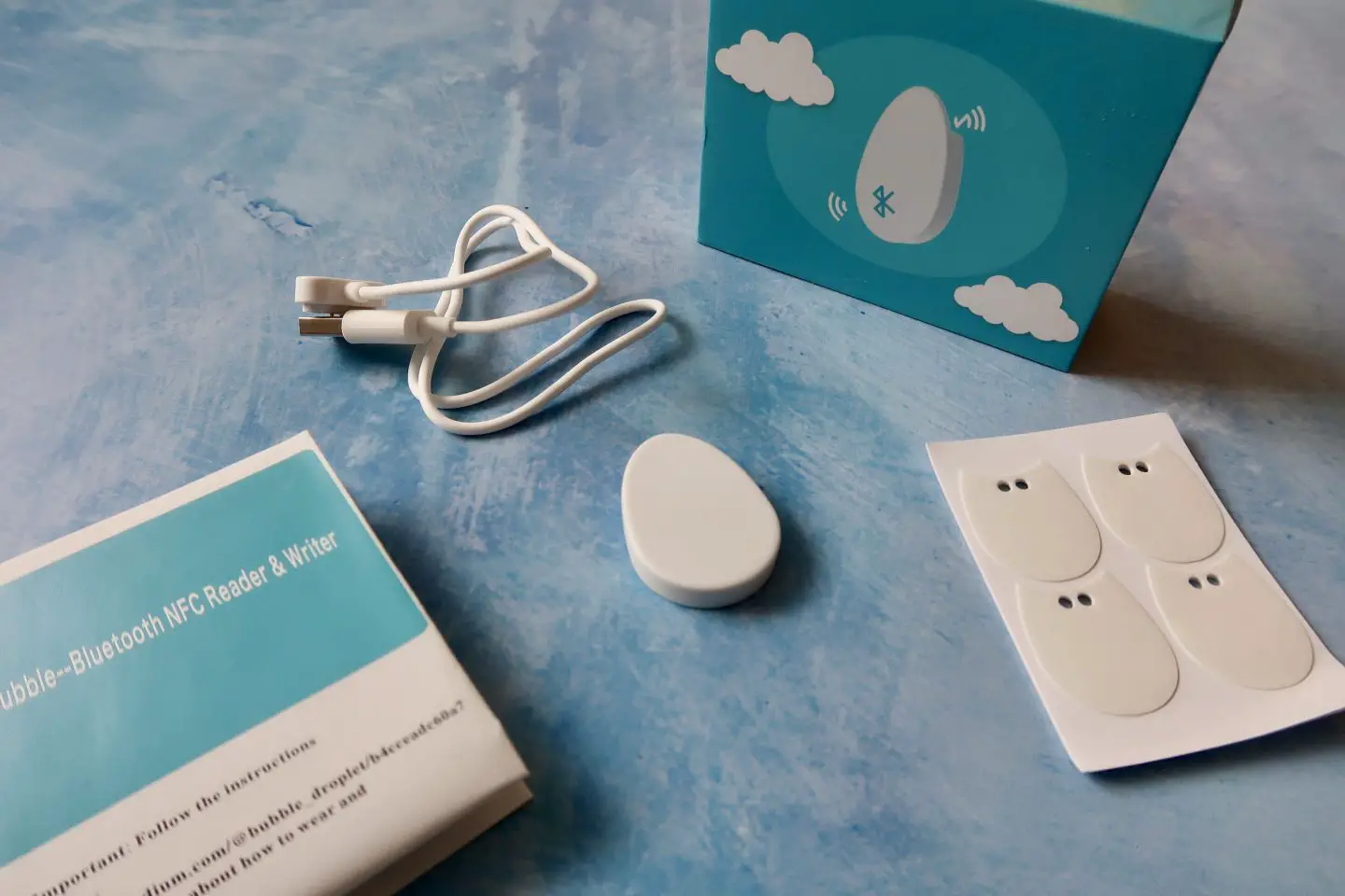 A Bubble CGM box, information booklet, adhesive stickers, drop shaped CGM and charging cable