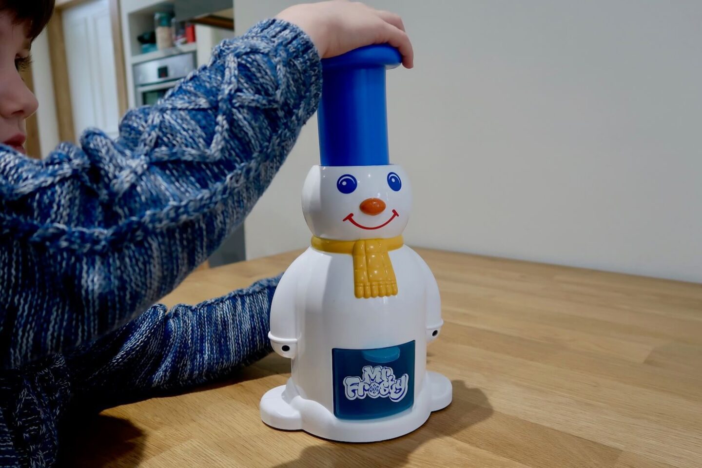 Generic Flair Mr Frosty The Ice Crunchy Maker Party & Fun Games