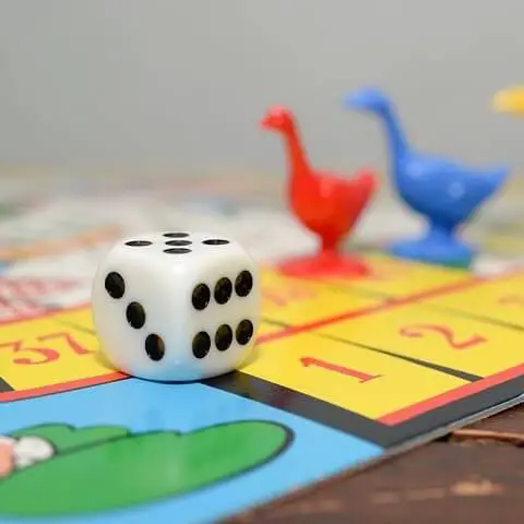 A board game with a dice and bird characters
